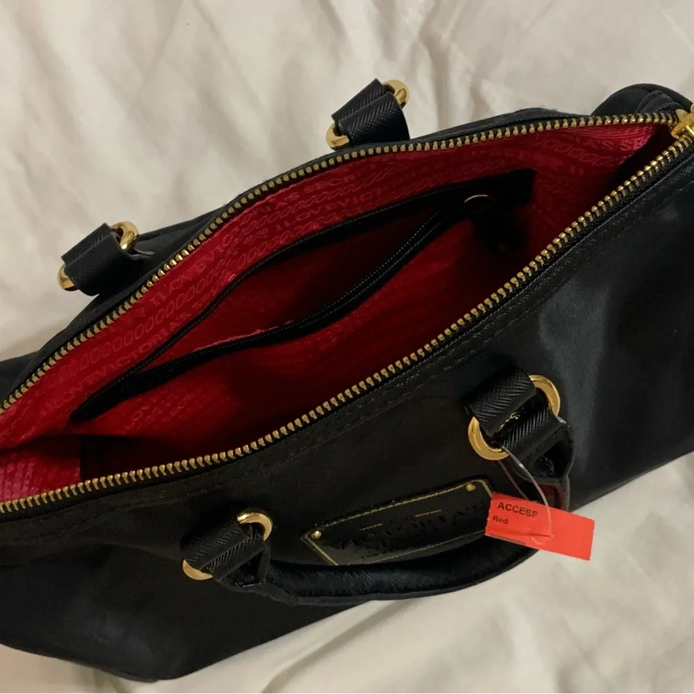 ✨ Victoria’s Sectet Handbag - Picture 2 of 7